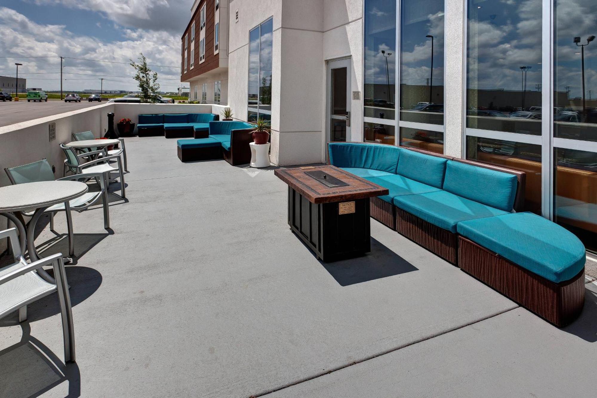 Springhill Suites By Marriott Wichita Airport Exterior photo